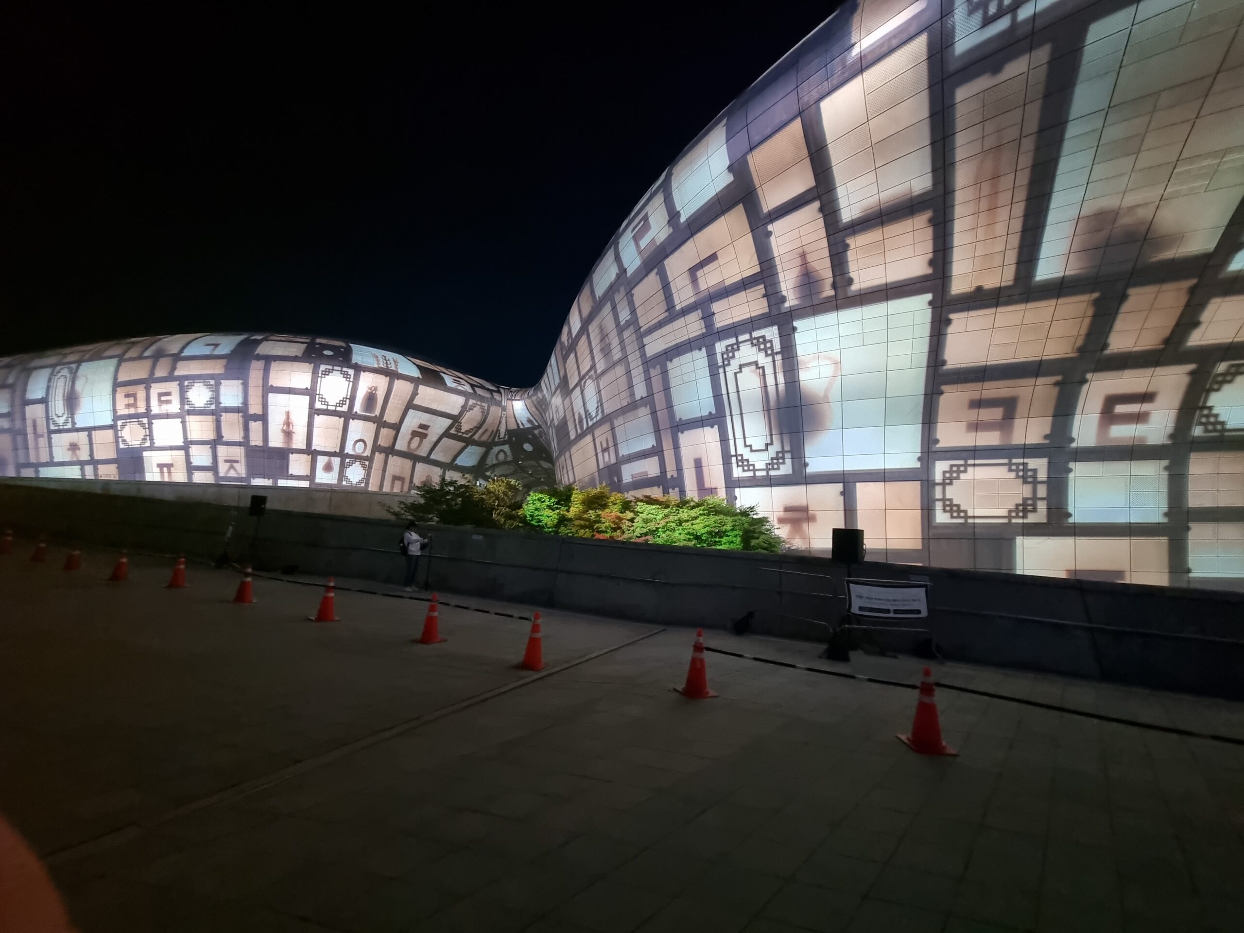 SEOUL LIGHT DDP Autumn projection mapping at Dongdaemun Design Plaza in Seoul